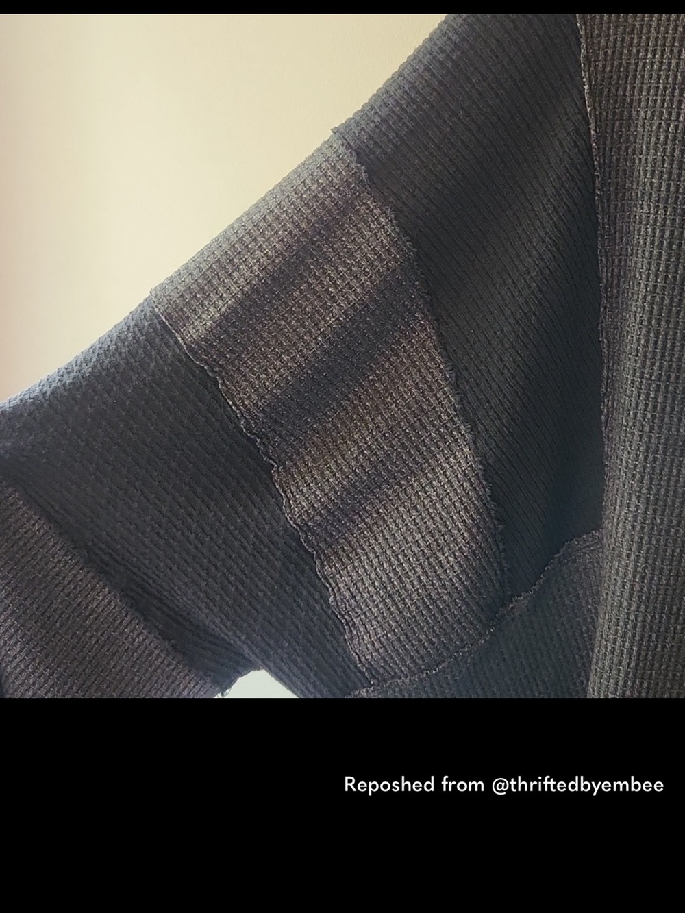 Free People Charcoal Gray Oversized V-Neck Waffle Knit Sweatshirt + A GIFT 🎁 - Picture 7 of 8